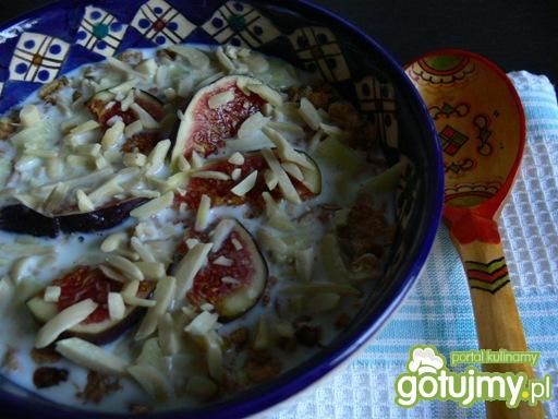 Musli z jabłkiem i figą