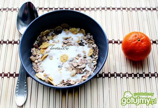 Musli z jogurtem sojowym i mandarynką Musli z jogurtem sojowym i mandarynką