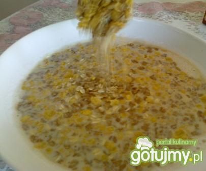 Musli z mlekiem i kawą. Musli z mlekiem i kawą.