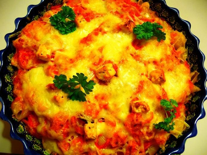 Muszelki w sosie paprykowym zapieczone z serami