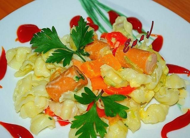 Muszelki z Papryką i Parówkami Muszelki z Papryką i Parówkami