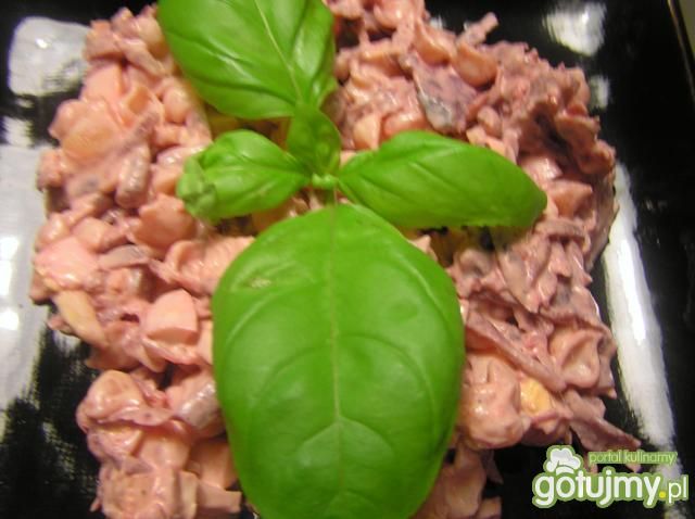 Muszelkowa sałatka z buraczkiem