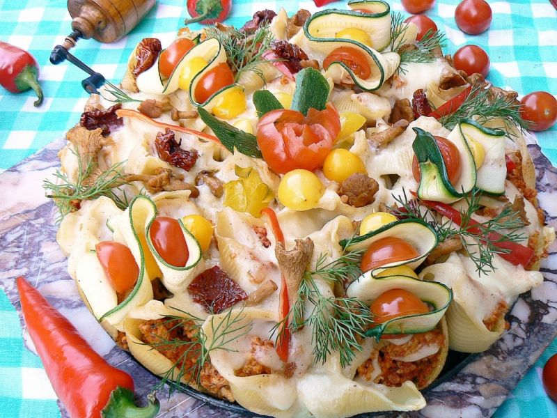 Muszelkowy torcik pomidorowy nadziewany 