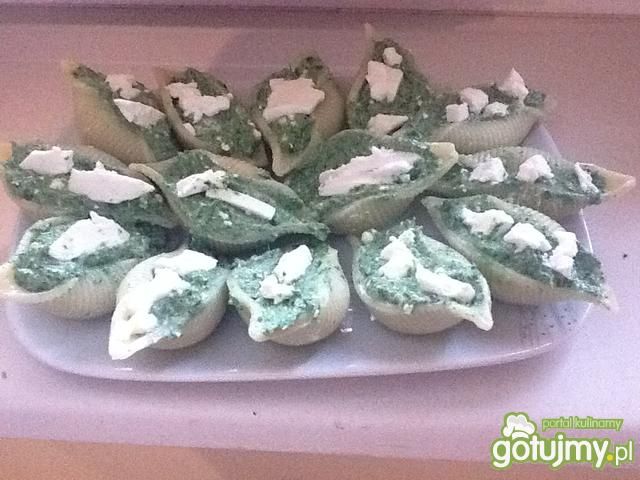 Muszle nadziewane fetą i szpinakiem