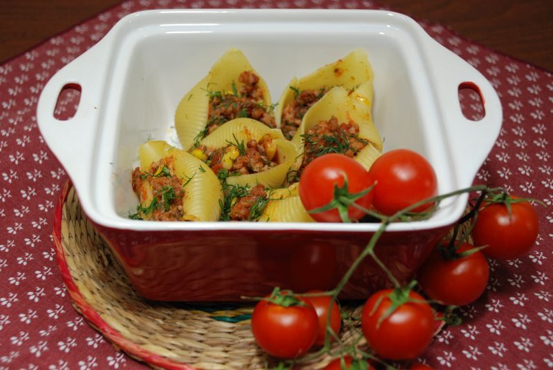 Muszle z mięsem i kukurydzą