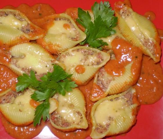 Muszle z mięsem zapiekane w sosie