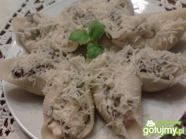 Muszle z sałatką Muszle z sałatką