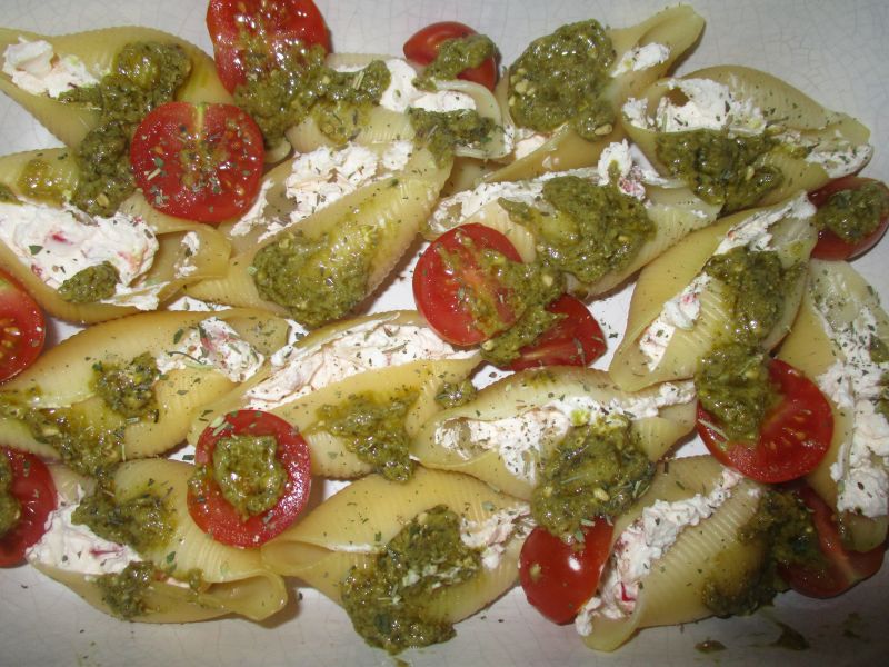 Muszle z serkiem i bazyliowym pesto