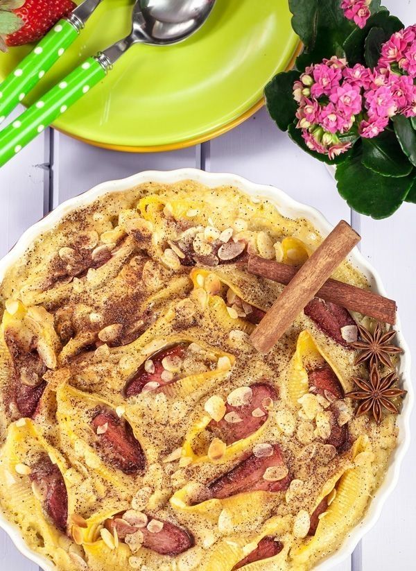 Muszle z truskawkami w budyniu