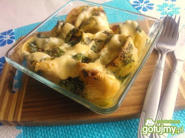 Muszle zapiekane z mięsem i szpinakiem