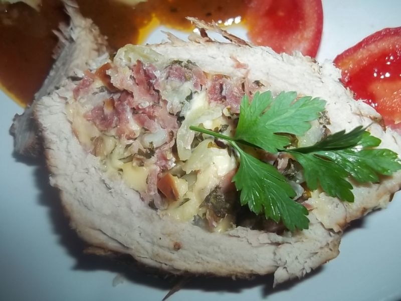 Nadziewana duszona szynka