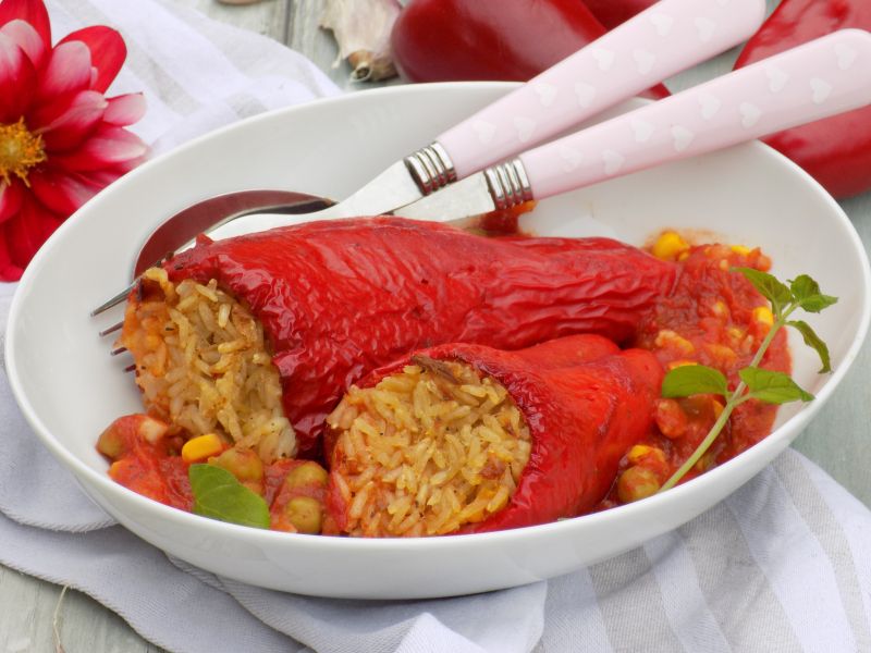 Nadziewana pieczona papryka z ryżem Nadziewana pieczona papryka z ryżem