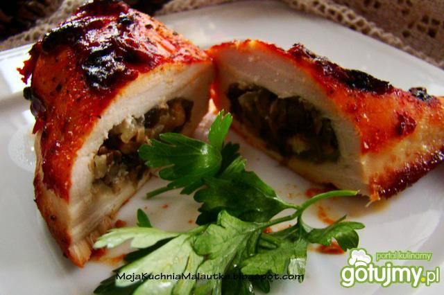 Nadziewana pierś w pomidorowej panierce