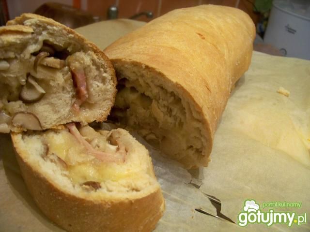 Nadziewana rolada chlebowa