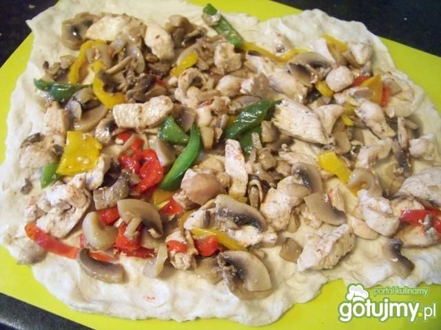 Nadziewana rolada drożdżowa Nadziewana rolada drożdżowa