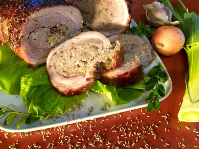 Nadziewana rolada z boczku