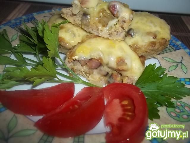 Nadziewane babeczki z mięsa mielonego Nadziewane babeczki z mięsa mielonego