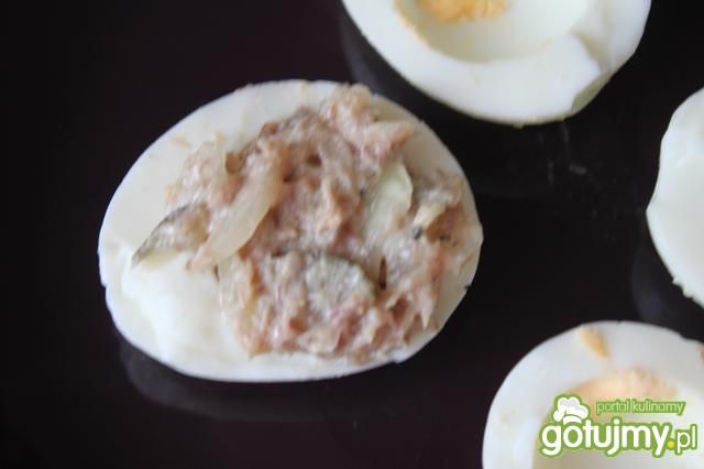 Nadziewane jajka pastą śledziową 