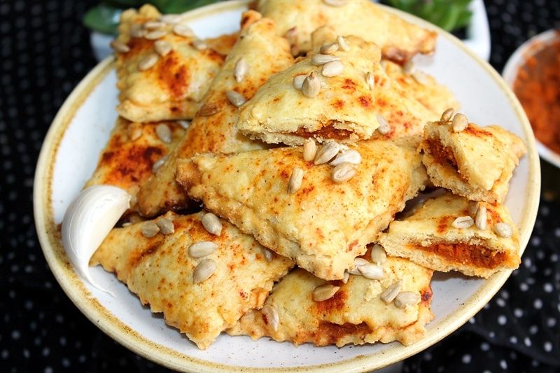 Nadziewane kruche ciasteczka wytrawne