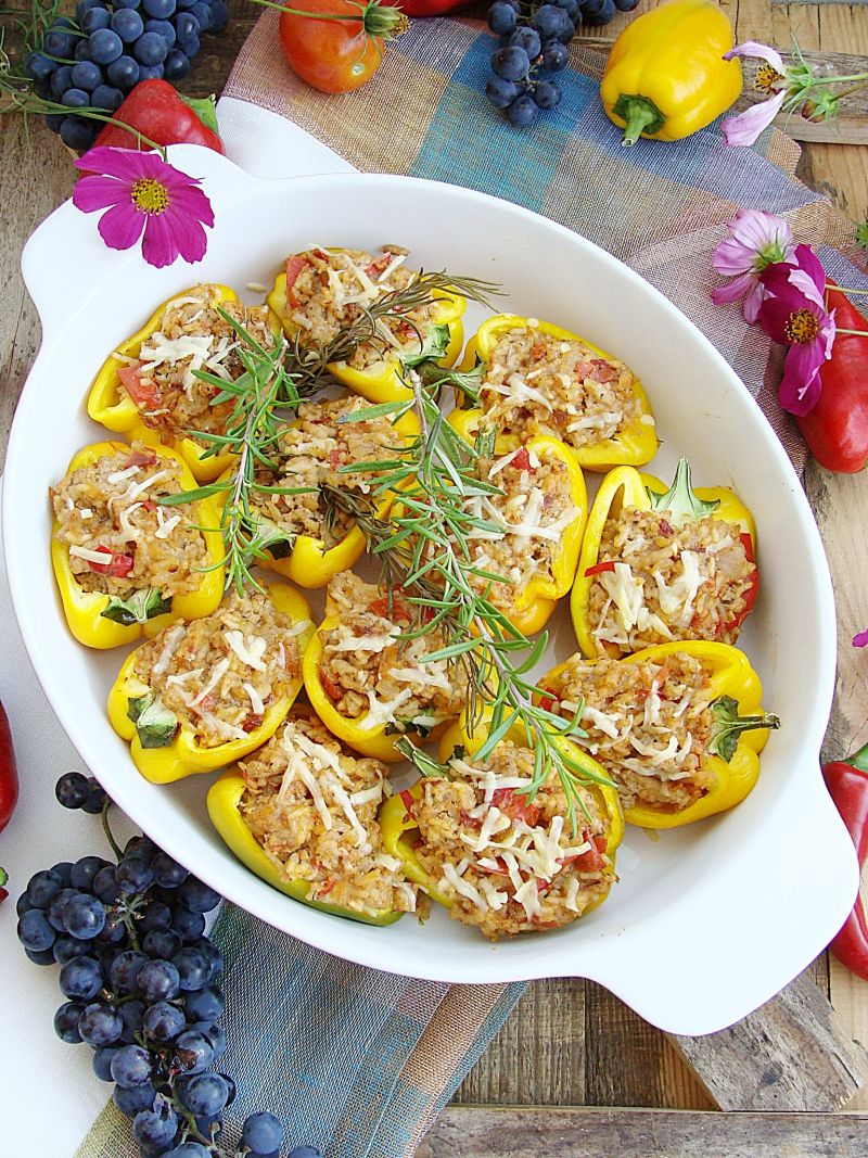 Nadziewane paprykowe miseczki