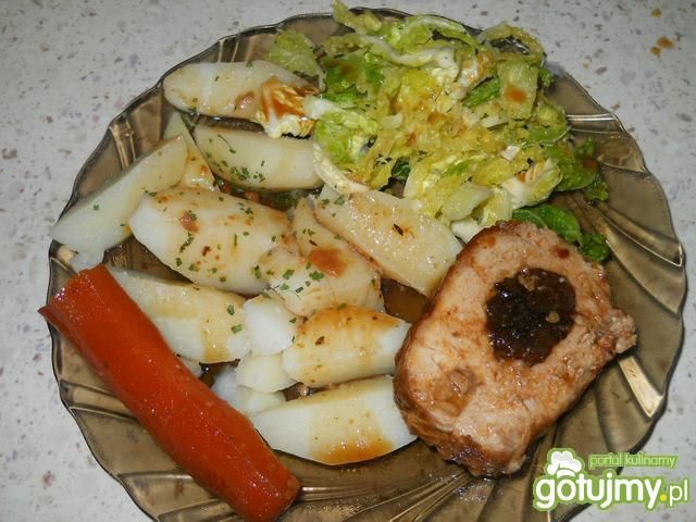 Nadziewany schab ze śliwką  Nadziewany schab ze śliwką