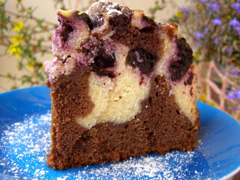 Najlepsze ciasto kakaowe z sernikiem i borówkami