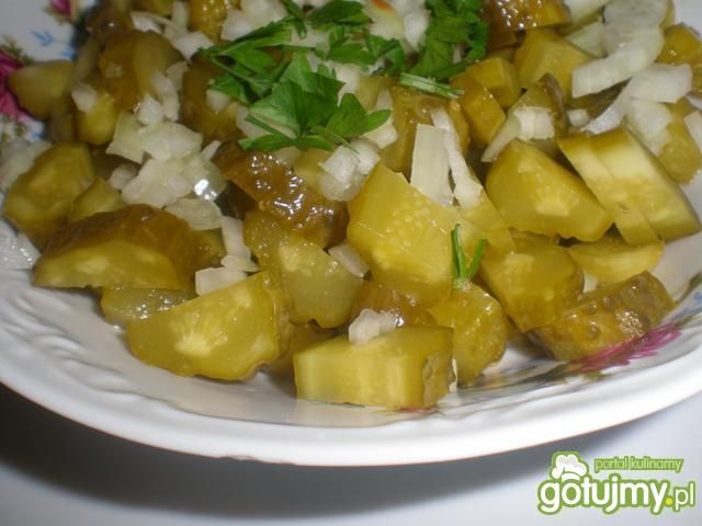 Najprostsza sałatka z ogórków kwaszonych