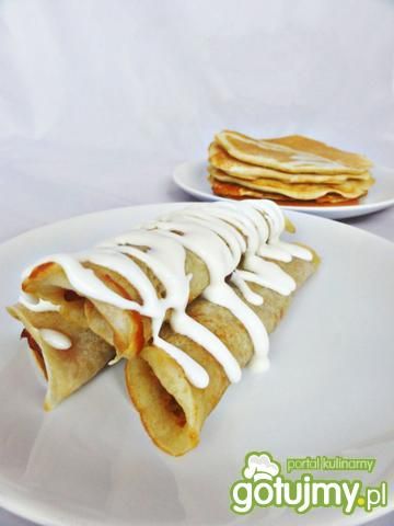 Naleśniczki z dżemem i śmietaną