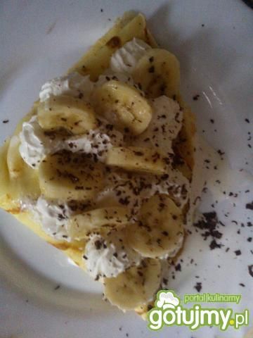 Naleśnik z bitą śmietaną i bananem Naleśnik z bitą śmietaną i bananem