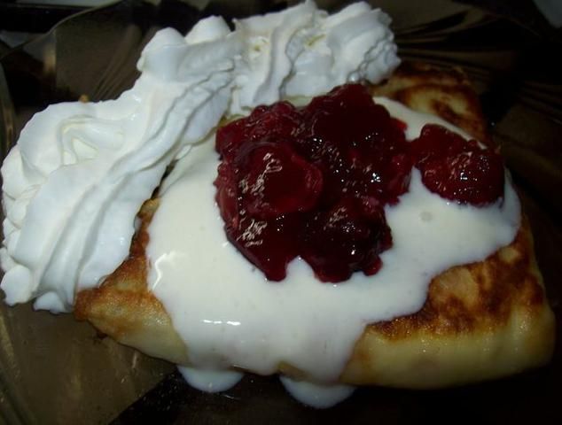 Naleśnik z serem i śmietaną Naleśnik z serem i śmietaną