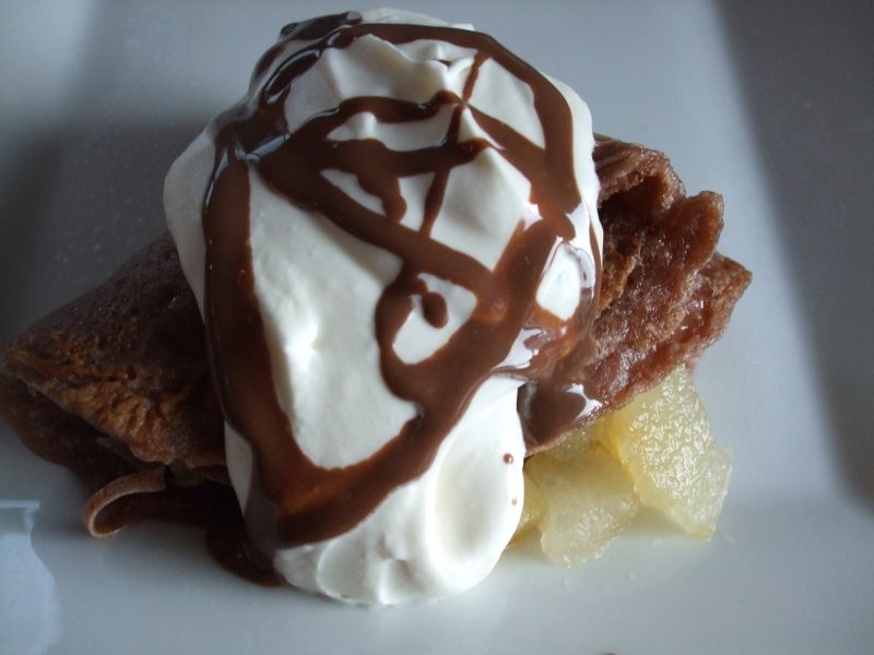 Naleśniki czekoladowe z ananasem