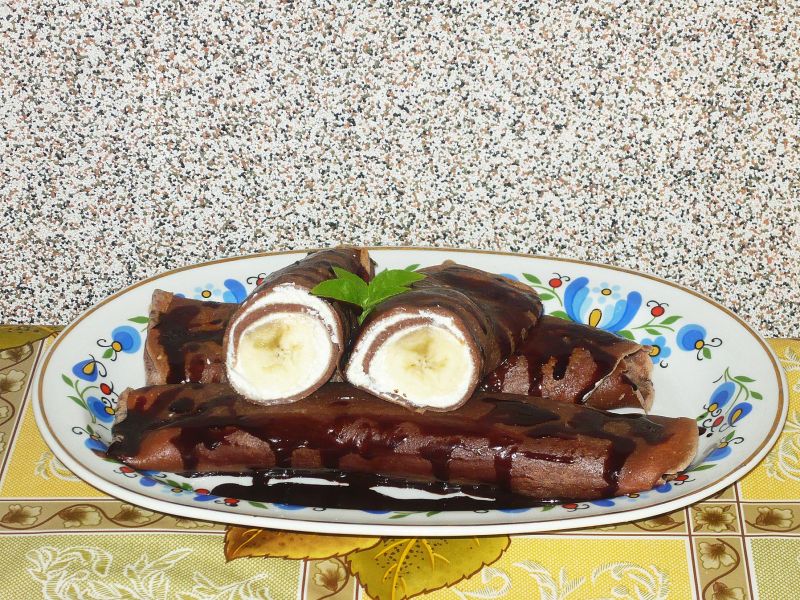 Naleśniki czekoladowe z serem i bananami Naleśniki czekoladowe z serem i bananami