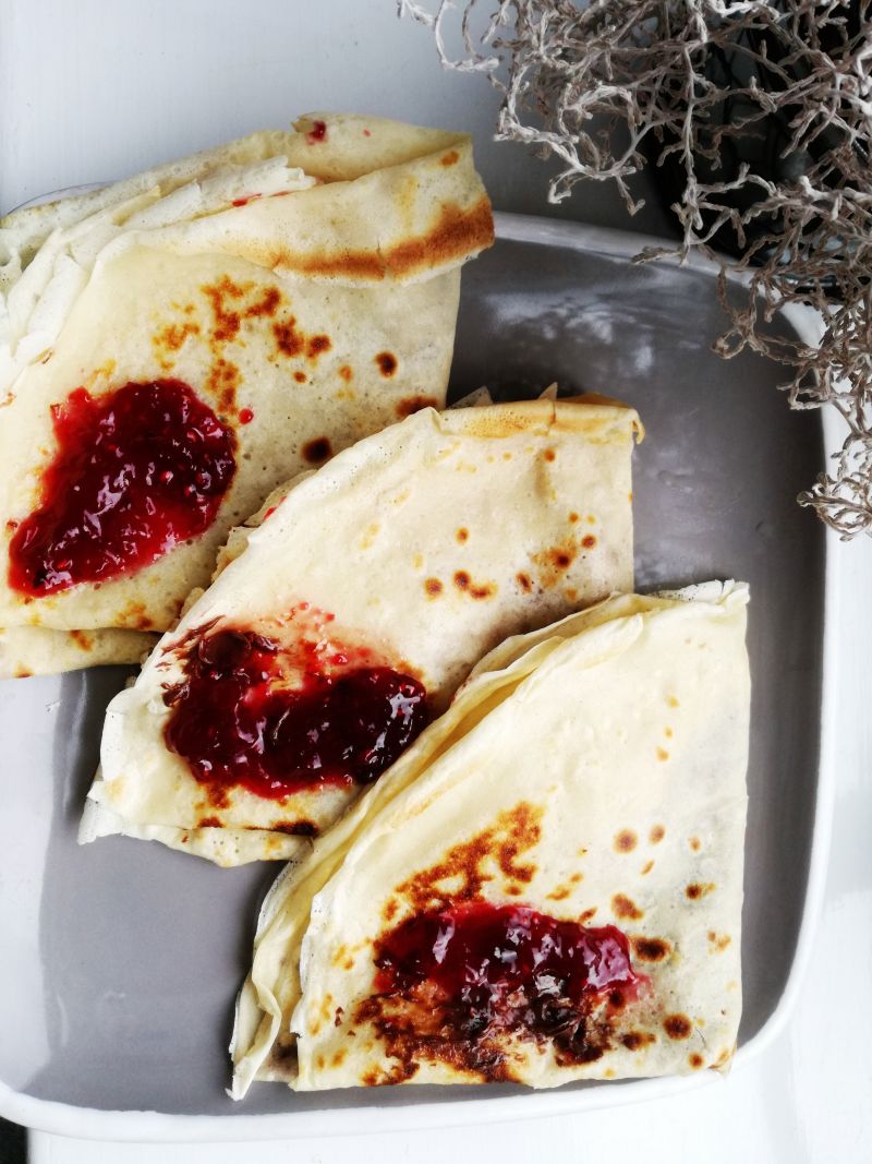 Naleśniki delikatne z malinami Naleśniki delikatne z malinami