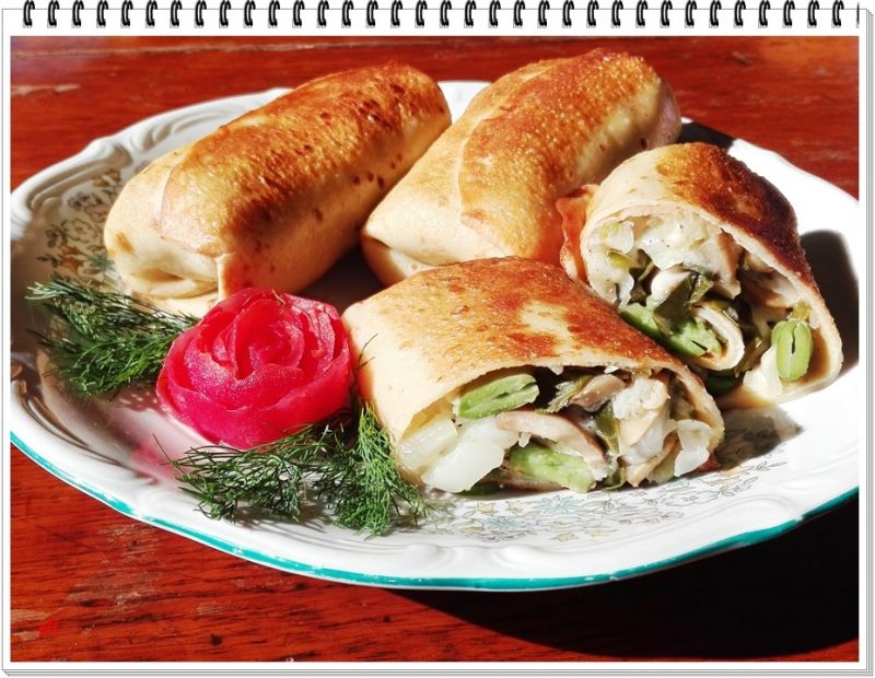 Naleśniki Eli z bobem i młodą kapustą 