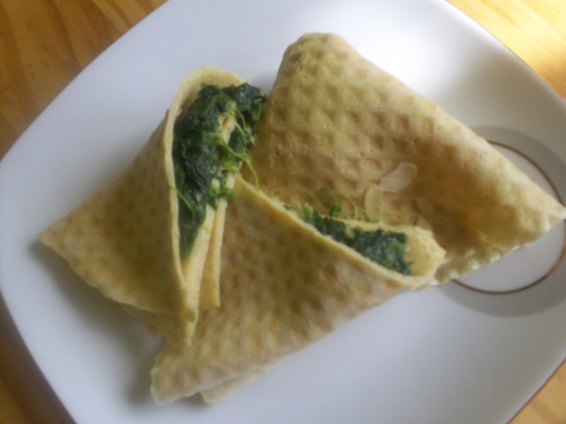 Naleśniki gryczane ze szpinakiem i mozzarellą