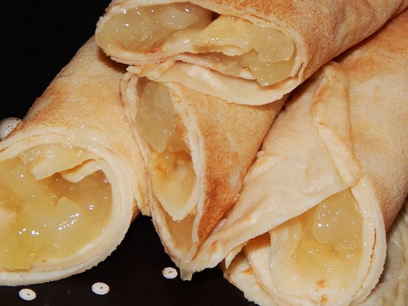 Naleśniki maślankowe z gruszkami