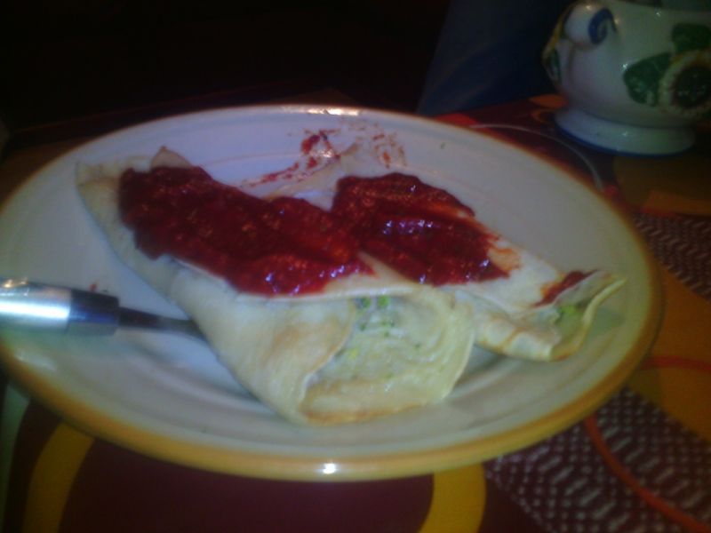 Nalesniki mięsno- brokułowe z sosami