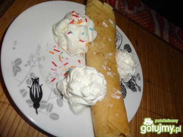 Naleśniki na słodko z bitą śmietaną