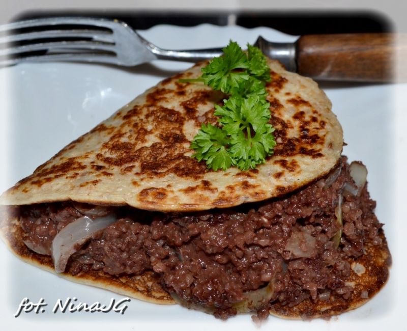 Naleśniki nadziewane kaszanką Naleśniki nadziewane kaszanką