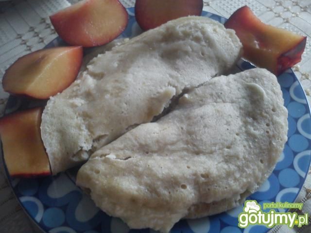 Naleśniki o smaku malinowym z twarogiem