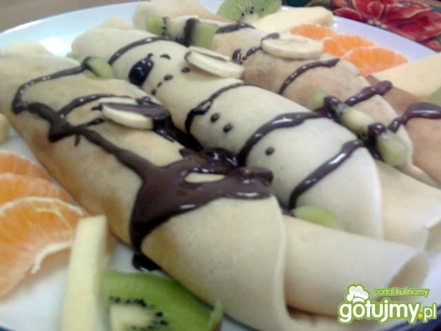 Naleśniki owocowe z nutą polewy