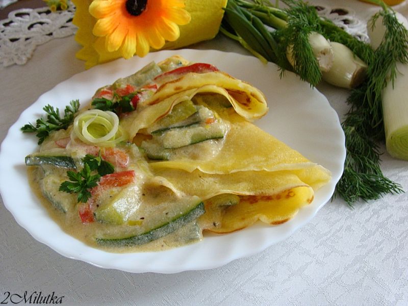 Naleśniki pod jarzynowym sosem