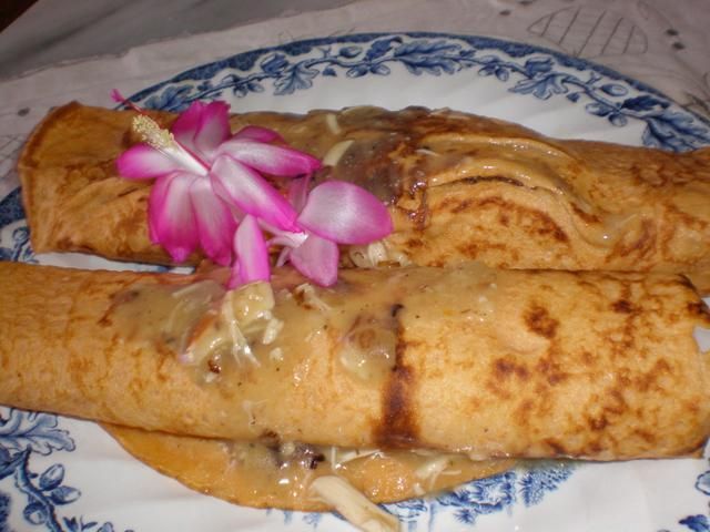 Naleśniki pomidorowe z boczniakami Naleśniki pomidorowe z boczniakami