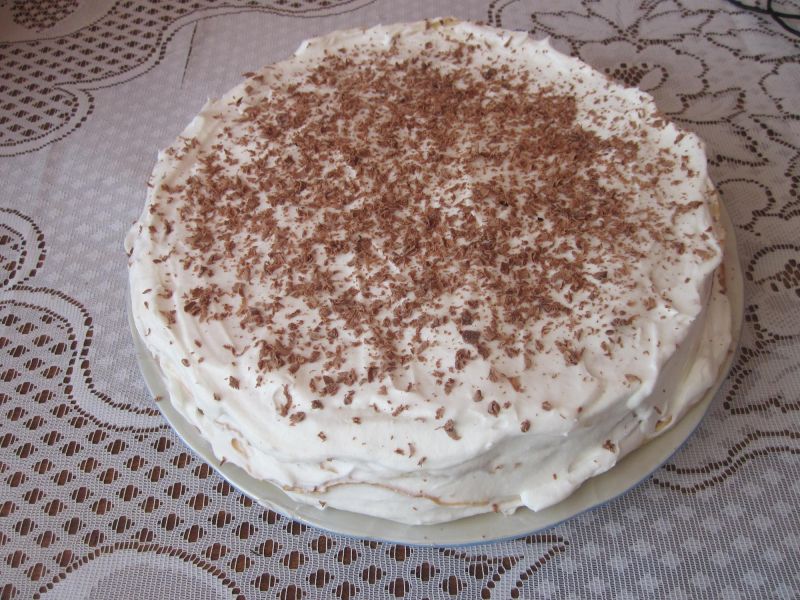 Naleśniki przekładane bitą  śmietaną Naleśniki przekładane bitą  śmietaną