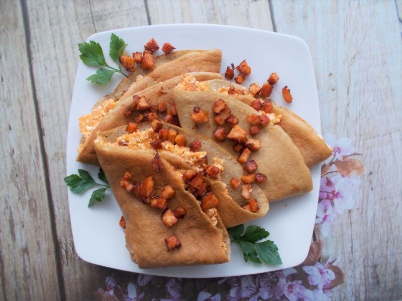 Naleśniki "ruskie" z batatami i kiełbaską 