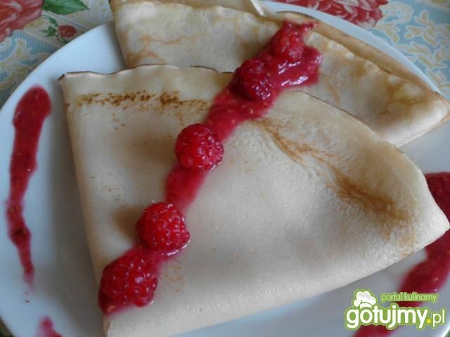 Naleśniki śmietankowe z malinami