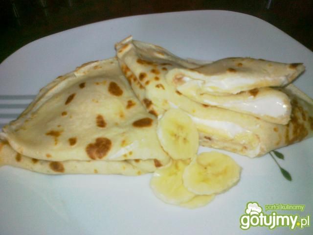 Nalesniki z bananami i serkiem waniliowy Nalesniki z bananami i serkiem waniliowy