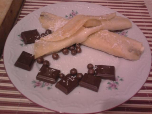 Naleśniki z bananem,czekoladą,groszkami Naleśniki z bananem,czekoladą,groszkami