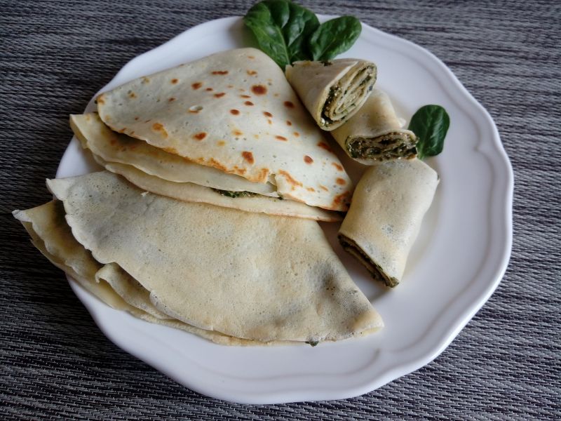 Nalesniki z bananowo szpinakowym farszem Nalesniki z bananowo szpinakowym farszem