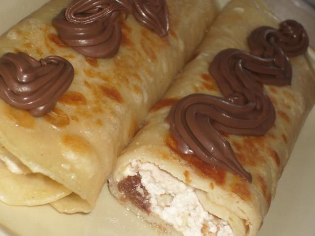 Naleśniki z białym serem i bakaliami